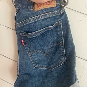 Levi Strauss size 28
